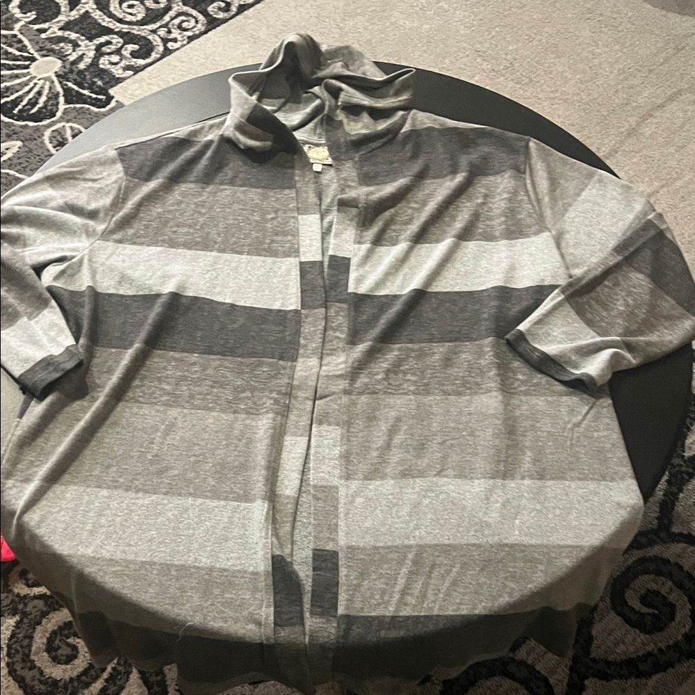 😻PLUS SIZE BEAUTY Gray Striped Women's Cardigan new without tags